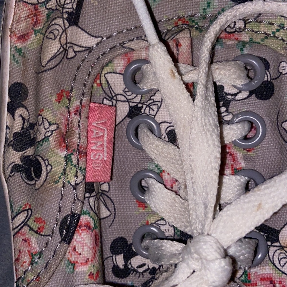 Minnie Mouse Vans - Picture 2 of 3